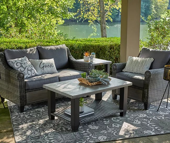 Broyhill Legacy Thornwood 4Piece Cushioned Patio Seating Collection