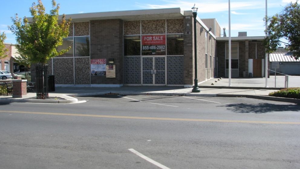 Absolute Auction of former bank branch in Gridley, CA
