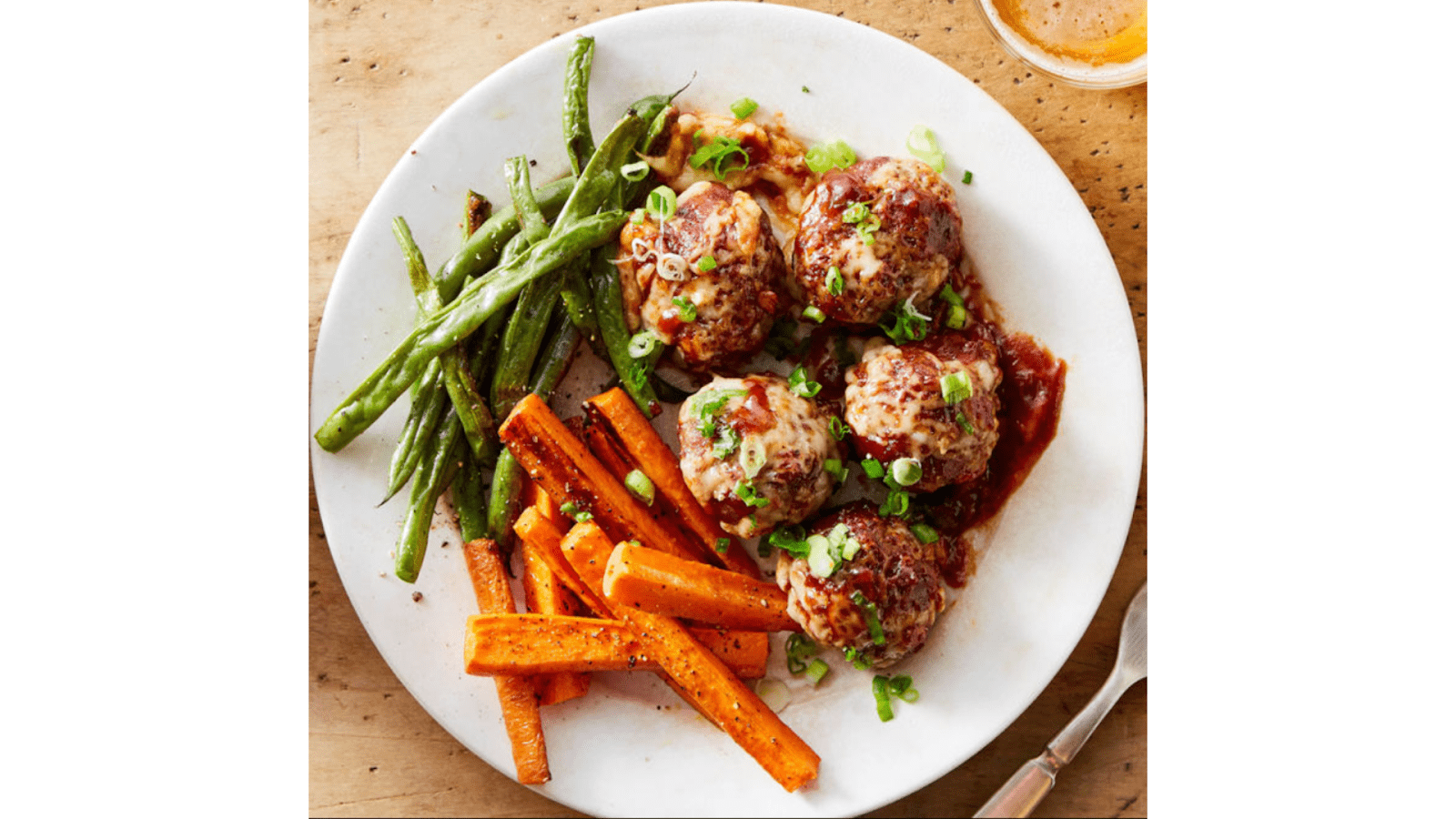 9 Best Meal Delivery Services for Milwaukee in 2023 + Deals!