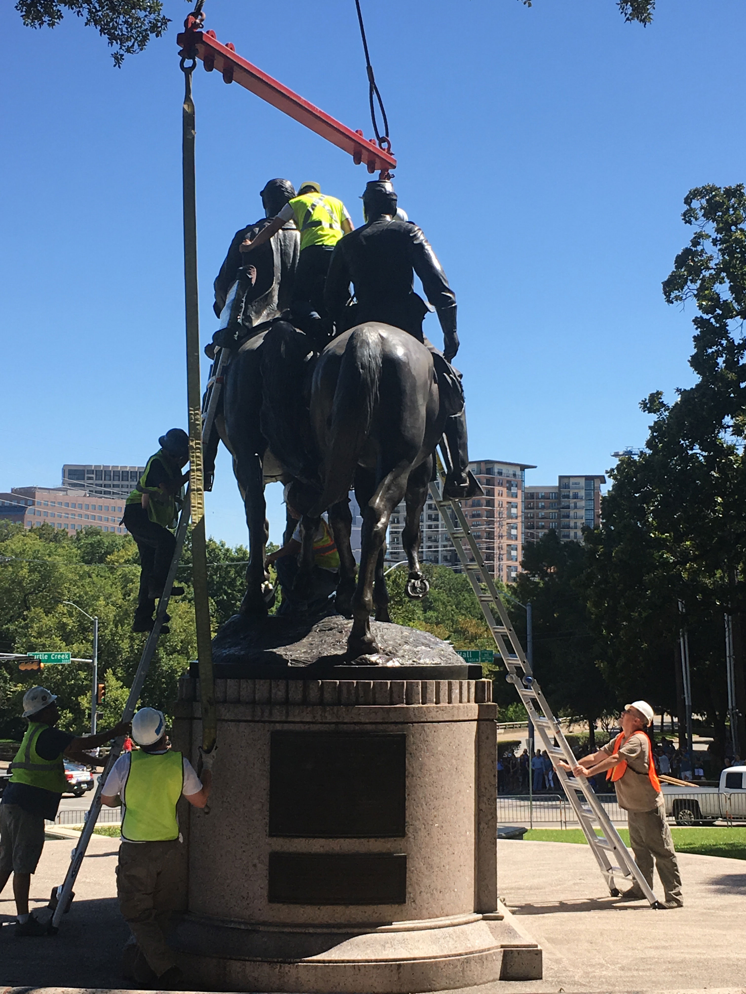 Dallas' Robert E. Lee Statue Is (Really, This Time) Coming Down D