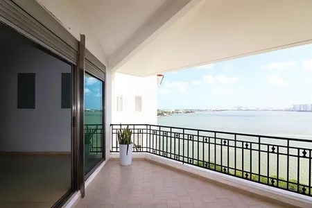 PENTHOUSE CON DOBLE VISTA A LA LAGUNA Y AL MAR ZONA