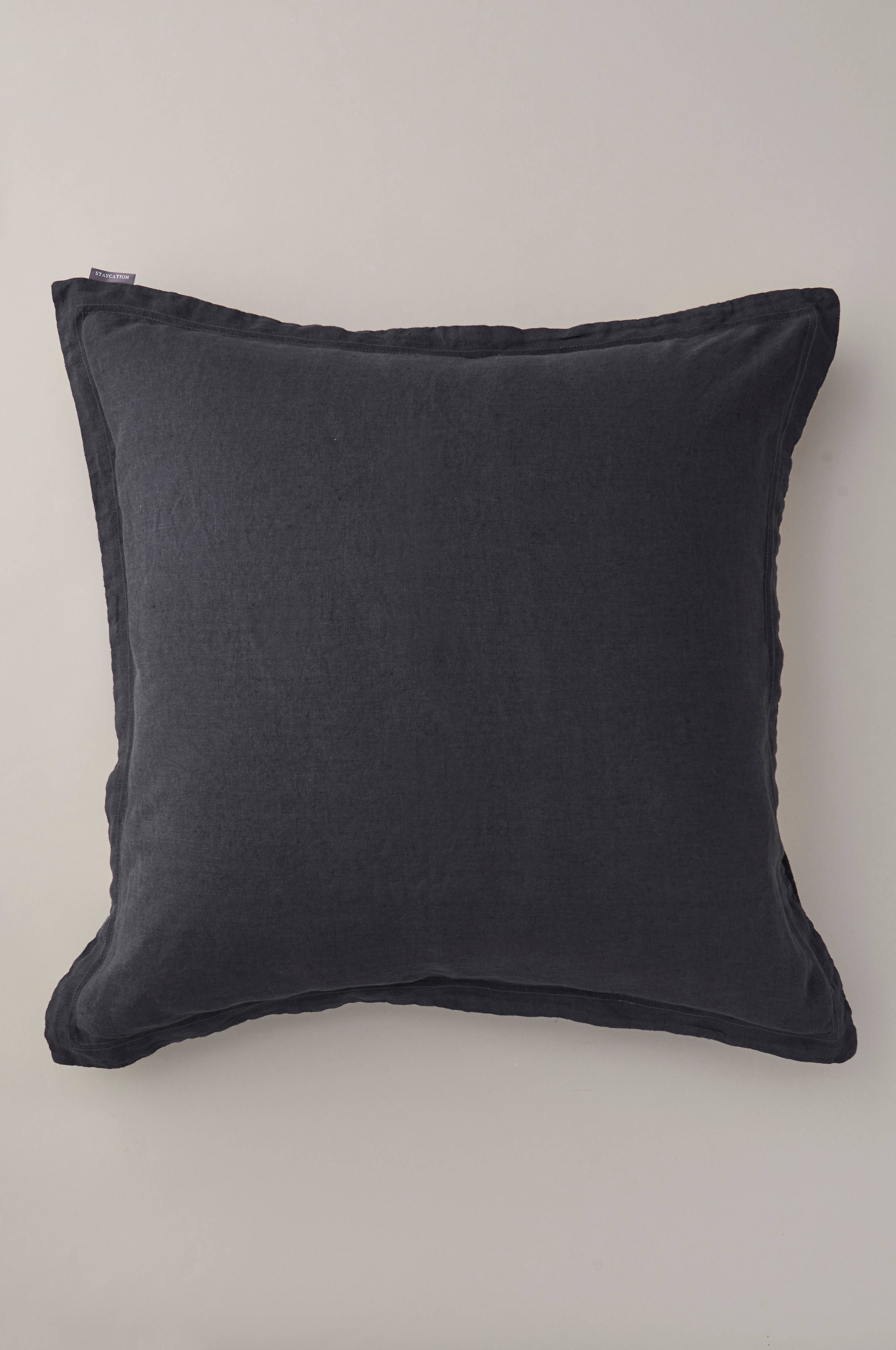 Svarta Örngott Staycation Örngott Devine i tvättat lin, 65x65 cm Svart Örngott