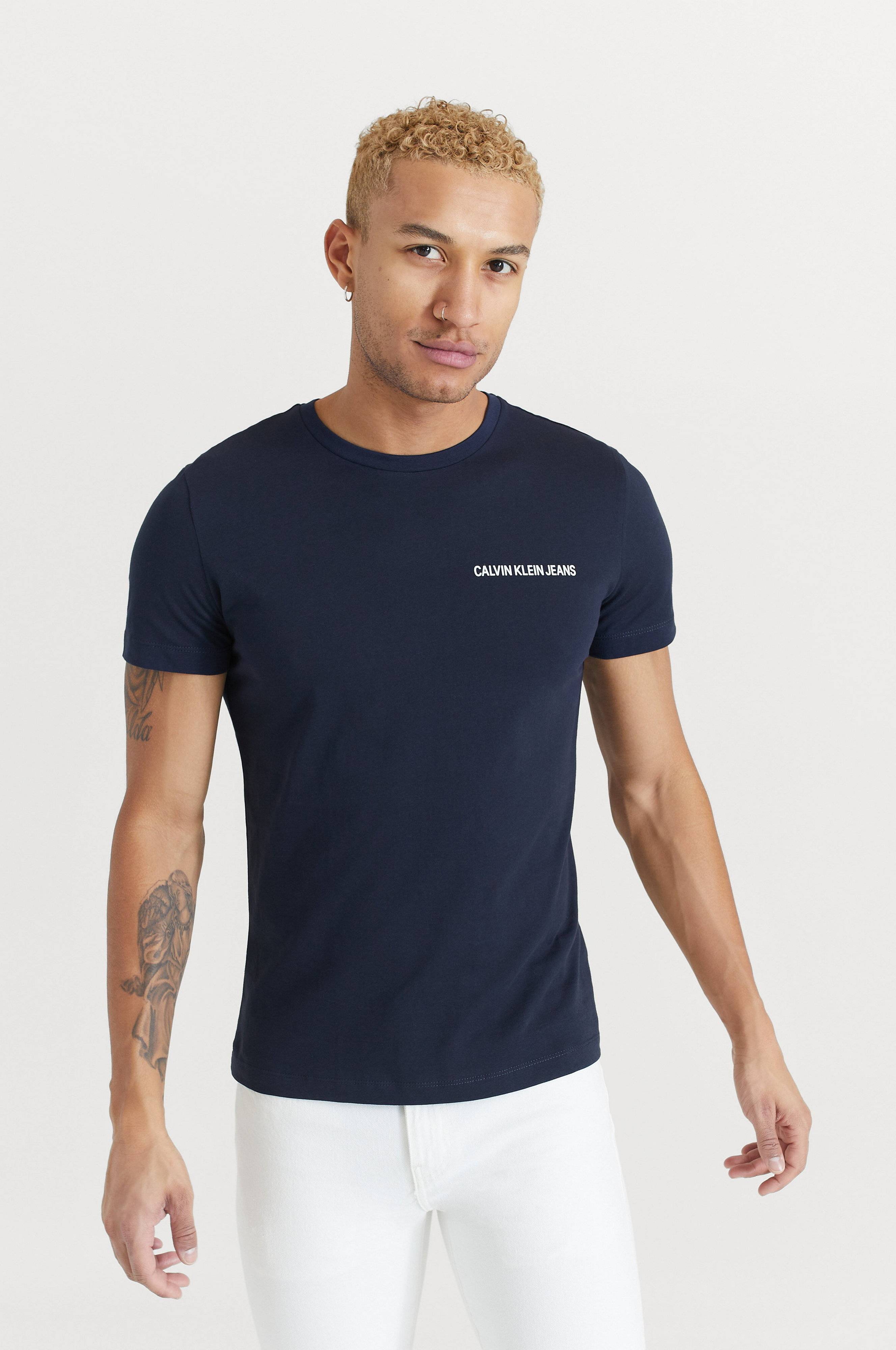 Calvin Klein Jeans Tshirt Chest Institutional Slim SS Tee Blå Kläder Stayhard.se