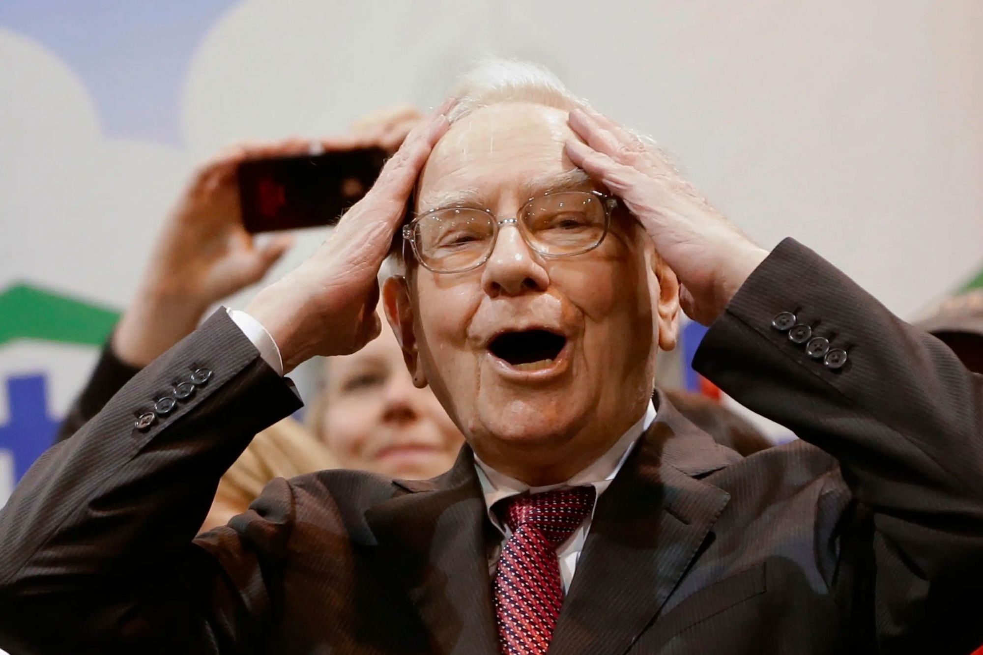 Warren Buffet's Berkshire Hathaway Loses 3 Billion in Airline Stocks