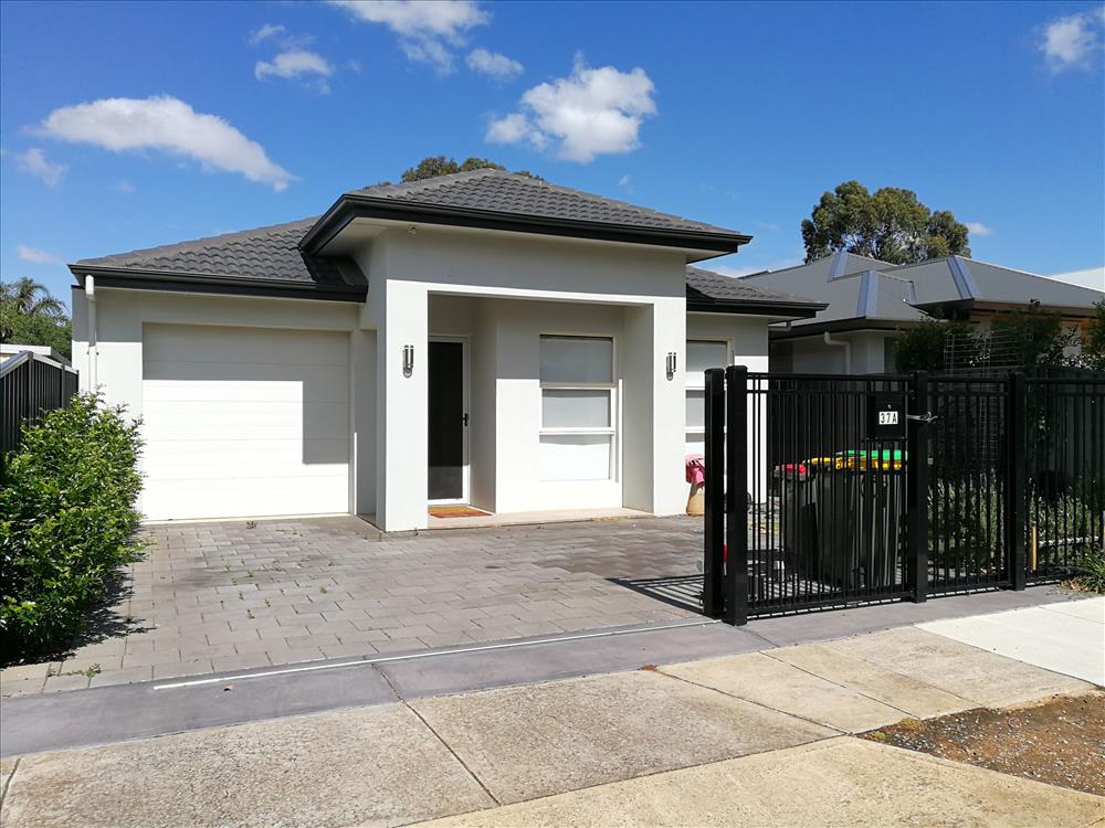 House share Trinity Gardens, Adelaide 200pw, 4+ bedroom house