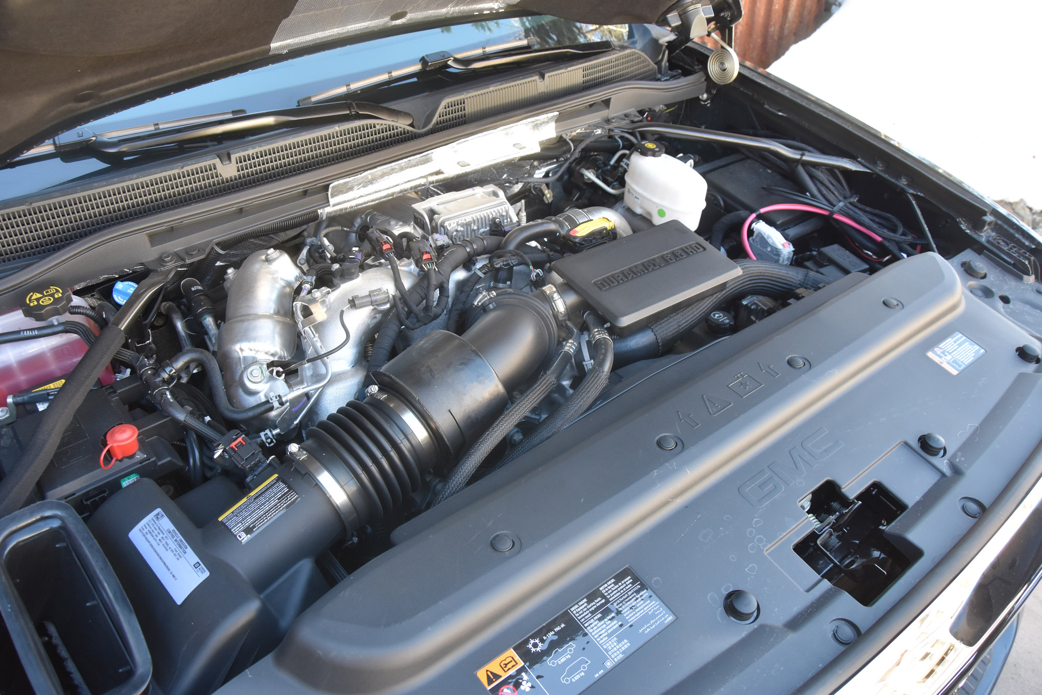 002 2017 Duramax Diesel Drive Grille Detail Shot Photo 133016610