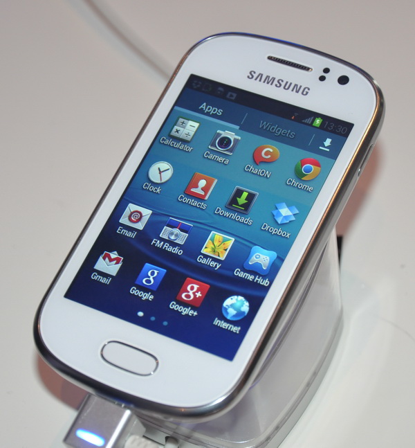 Samsung Galaxy Fame S6810 Tops Fun Smartphone Series