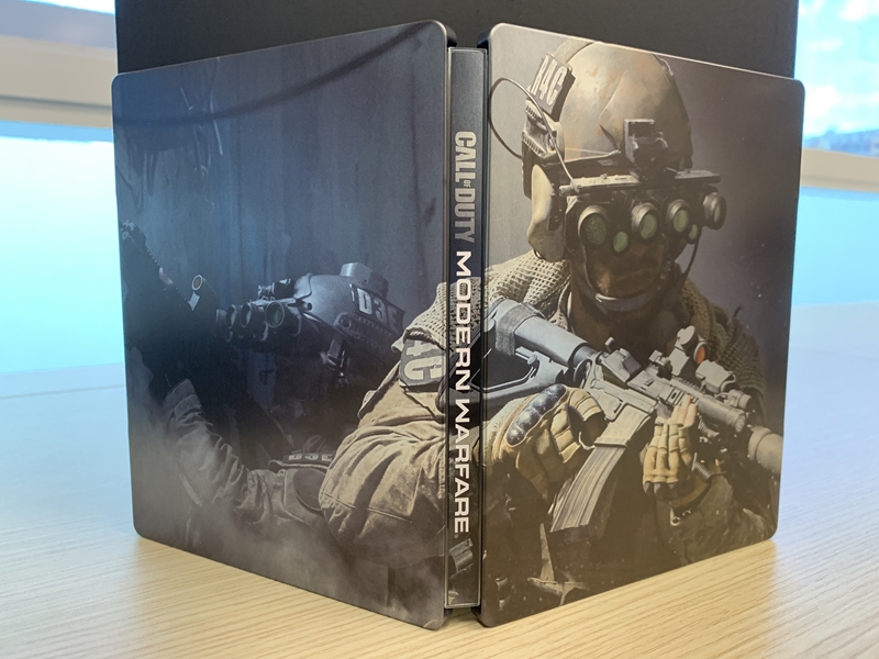 Unboxing the Call of Duty Modern Warfare Dark Edition set