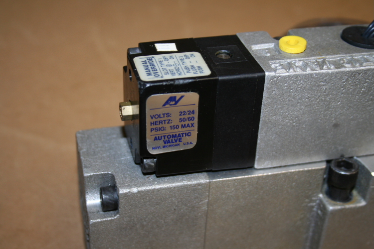 Pneumatic Spool Valve Double Acting, 407C67, 24V, Automatic Valve Corp