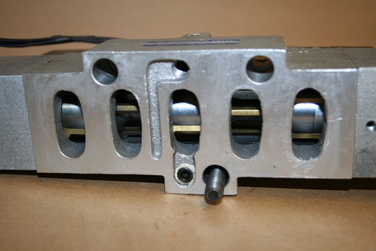 Pneumatic Spool Valve Double Acting, 407C67, 24V, Automatic Valve Corp