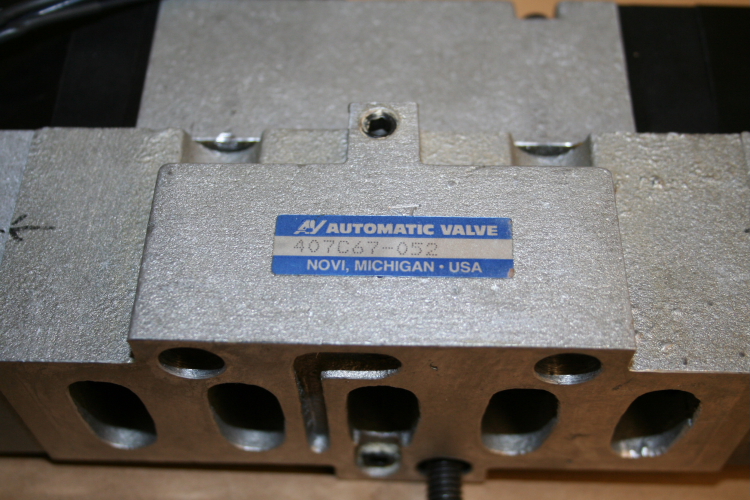 Pneumatic Spool Valve Double Acting, 407C67, 24V, Automatic Valve Corp