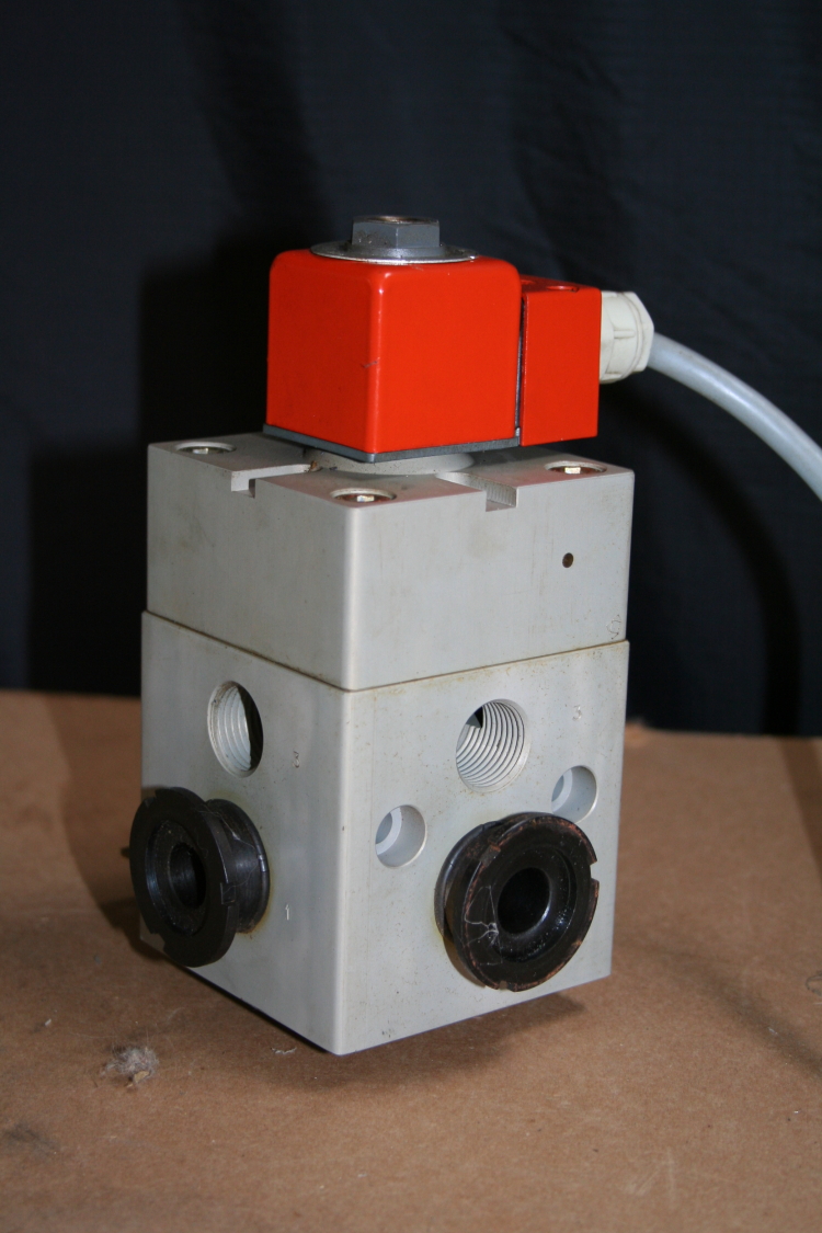 Vacuum valve Solenoid operated 110V Eugen Seitz