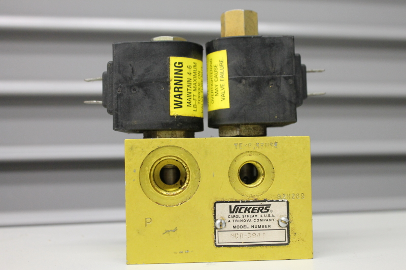 Hydraulic Solenoid Valve manifold Vickers MCD3941, 2 position 4 way 24VDC