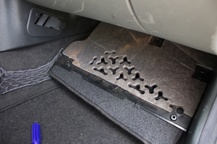 Image 6808 from Replace the Cabin Air Filter on a Chrysler Crossfire