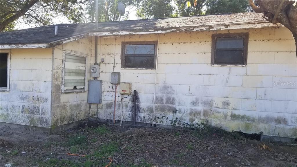 Florida Bungalow Goes Viral After Realtor Describes It As 'Worst House