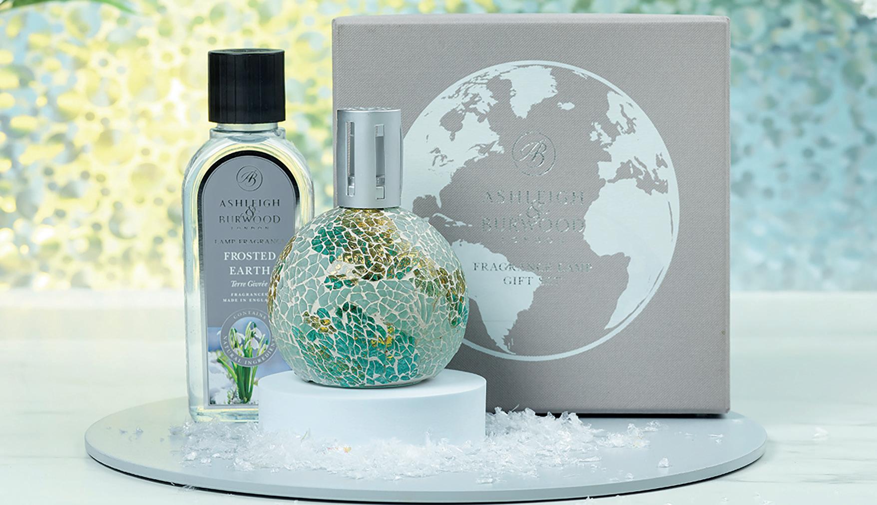 Gisela Graham Bright Tin Globe Drawer Pull Home & Kitchen Home Accessories