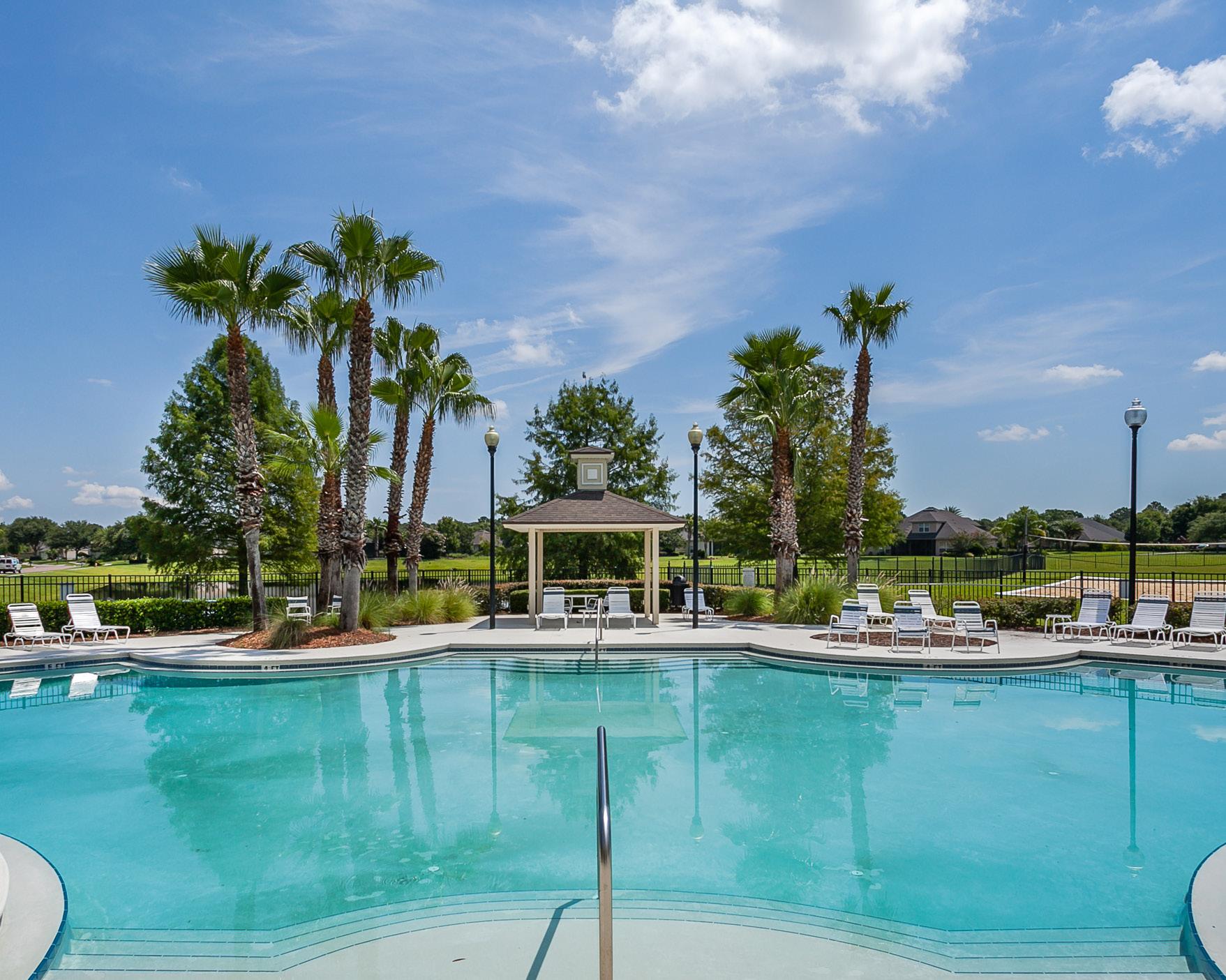 Laura RosenerAmelia ViewMRNov2223669_Sample by REAL Marketing Issuu