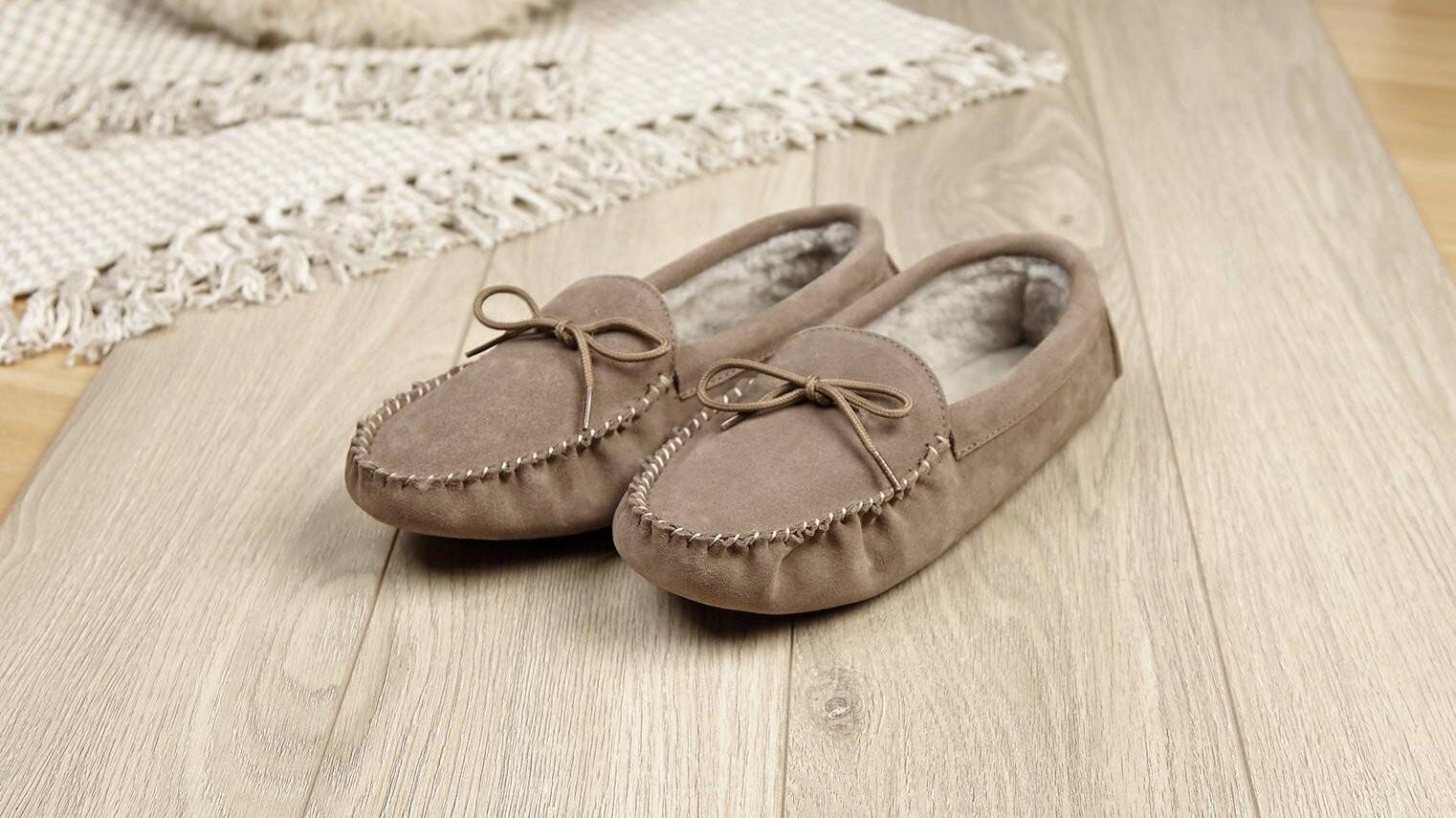 How to Make Sheepskin Moccasins? by Draper of Glastonbury Issuu