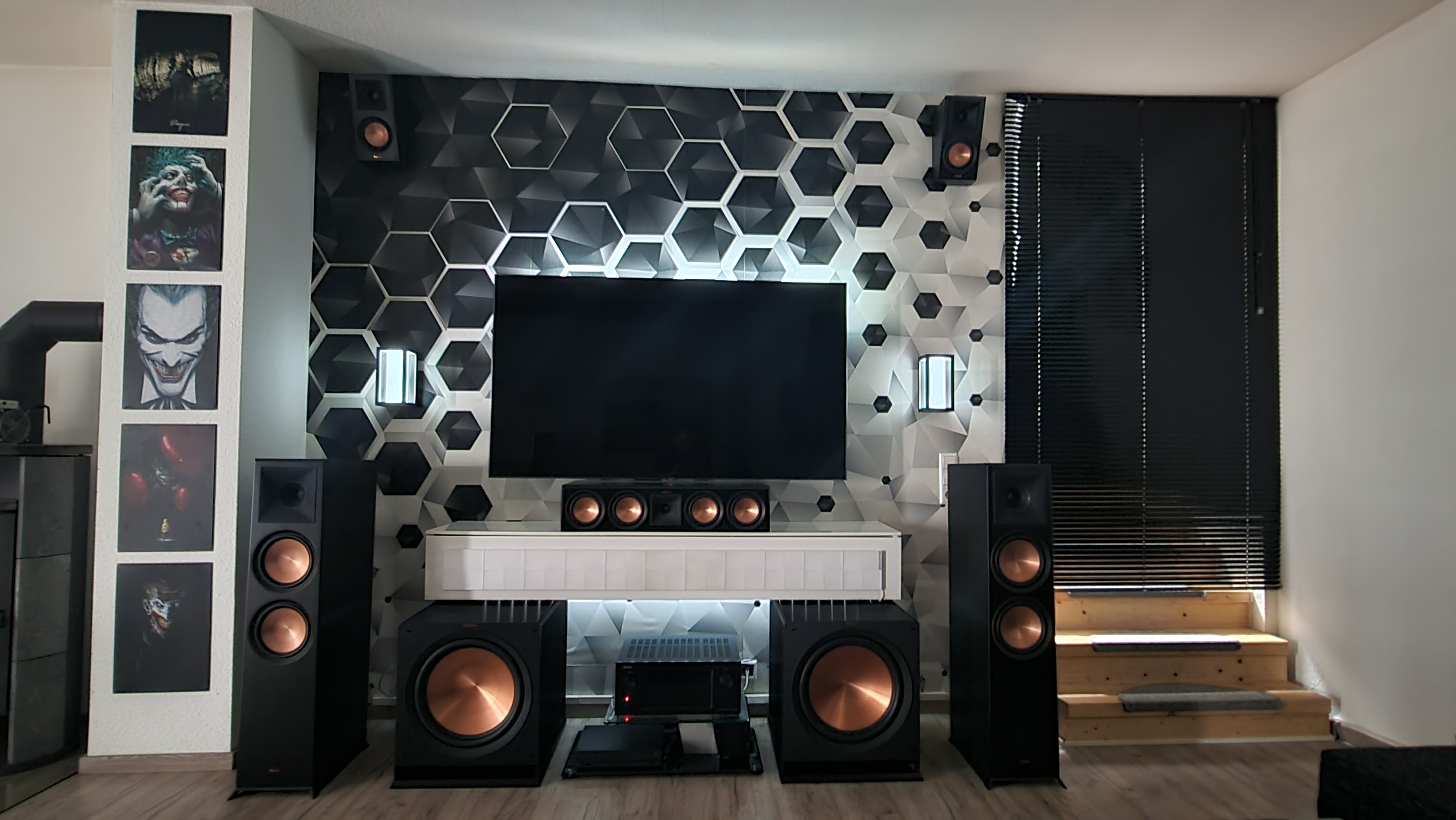 Klipsch Cn MONDAYSHOWCASE MAKING FRIENDS WITH NEIGHBORS