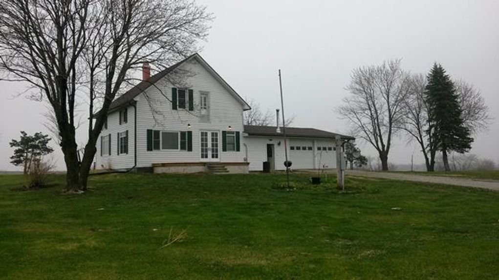 Country Home on Acreage in Southern Iowa For Sale
