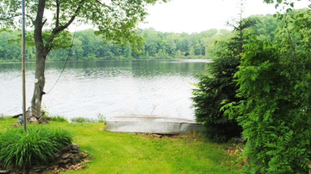 BEAUTIFUL LAKERONT ON LAKE QUINN!