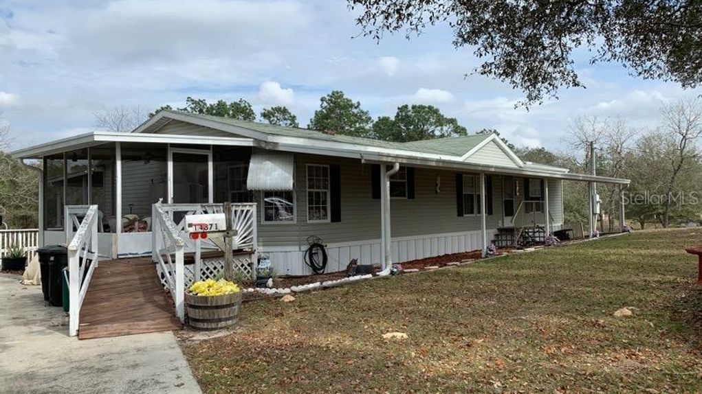 2.5 acres in Levy County, Florida