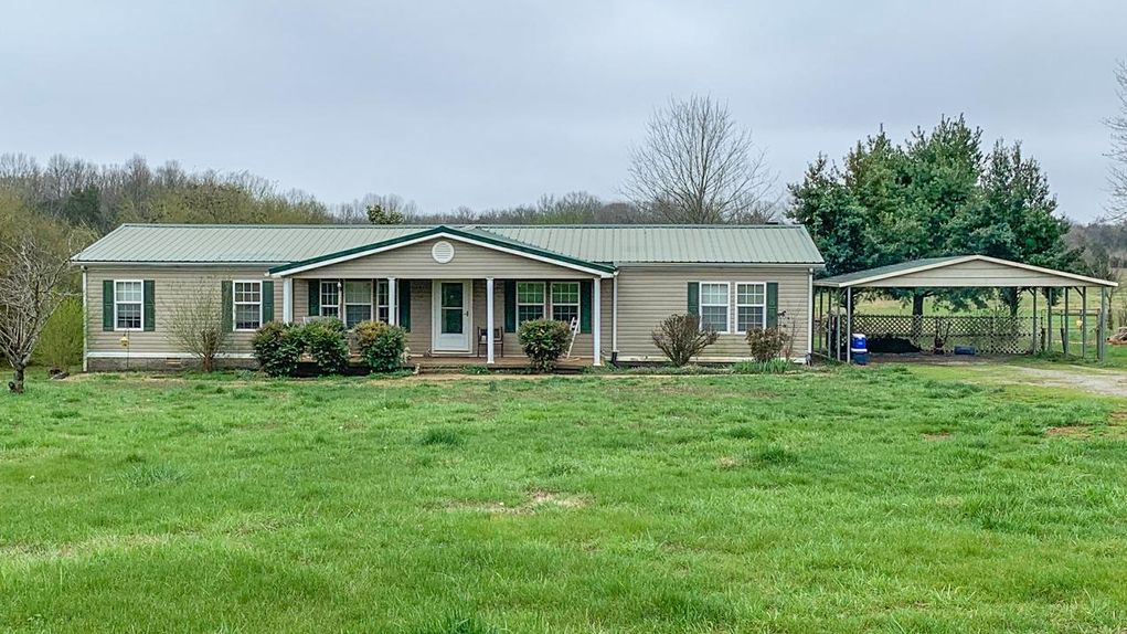 17+/ Acres, 3 Bedroom, Barns & Outbuilding.