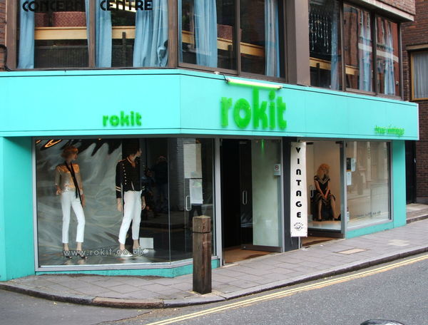 TONIGHT Music Video Shoot Rokit Covent Garden Londonist