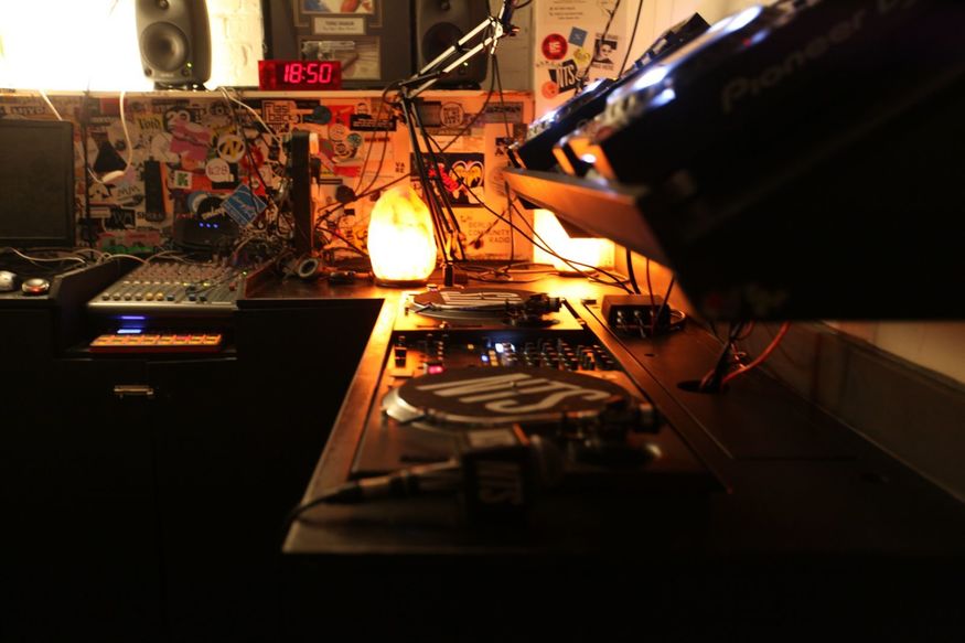 7 London Radio Stations That Are Ripping Up The Rule Book