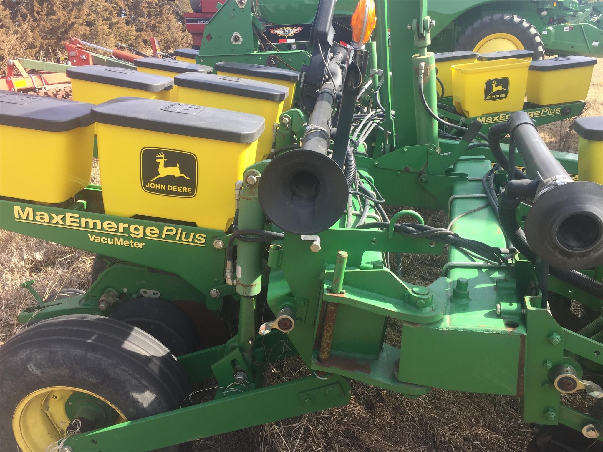 1998 John Deere 1760 Planter Norfolk, Nebraska 11,500 Machinery Pete