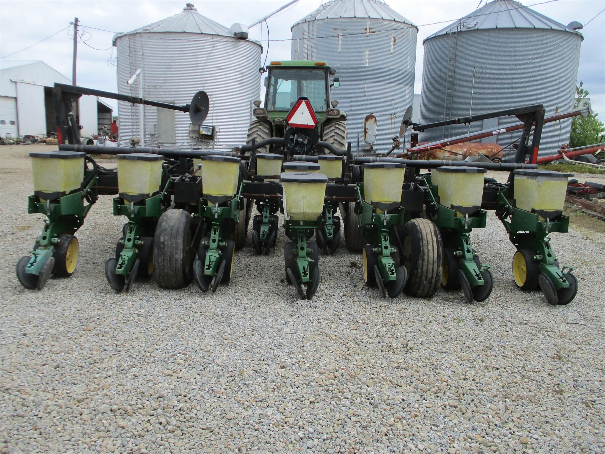 Black Machine 1213 Planter 12,500 Machinery Pete
