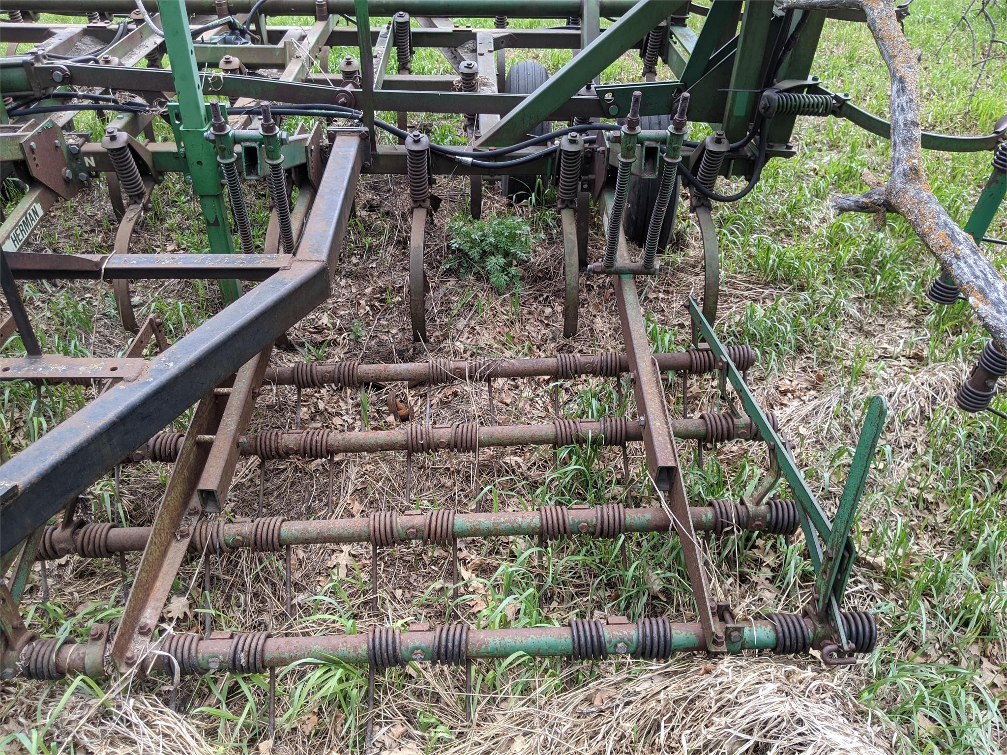 John Deere 1010 Field Cultivator 2,700 Machinery Pete