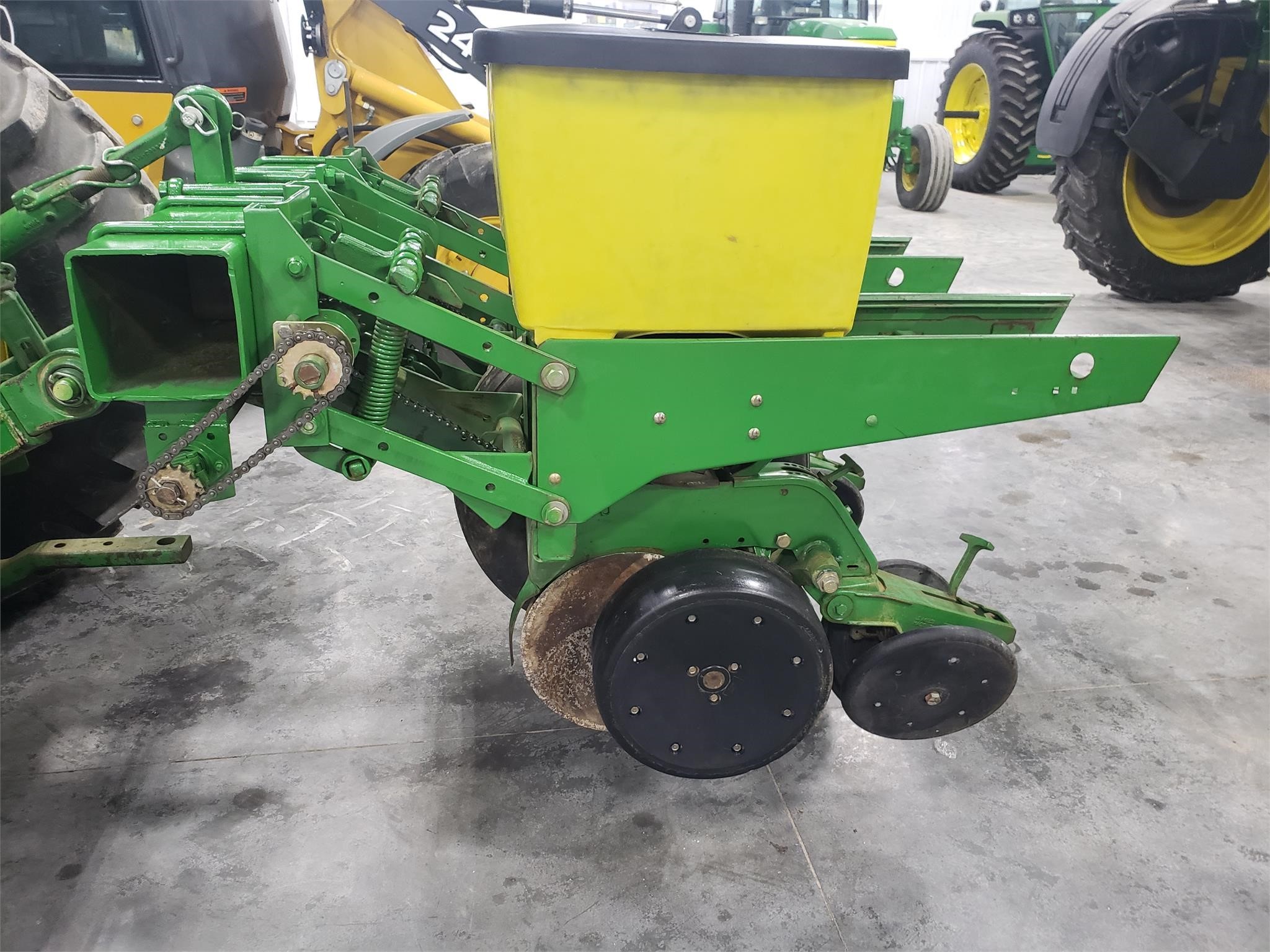 2003 John Deere 1700 Planter 3,500 Machinery Pete