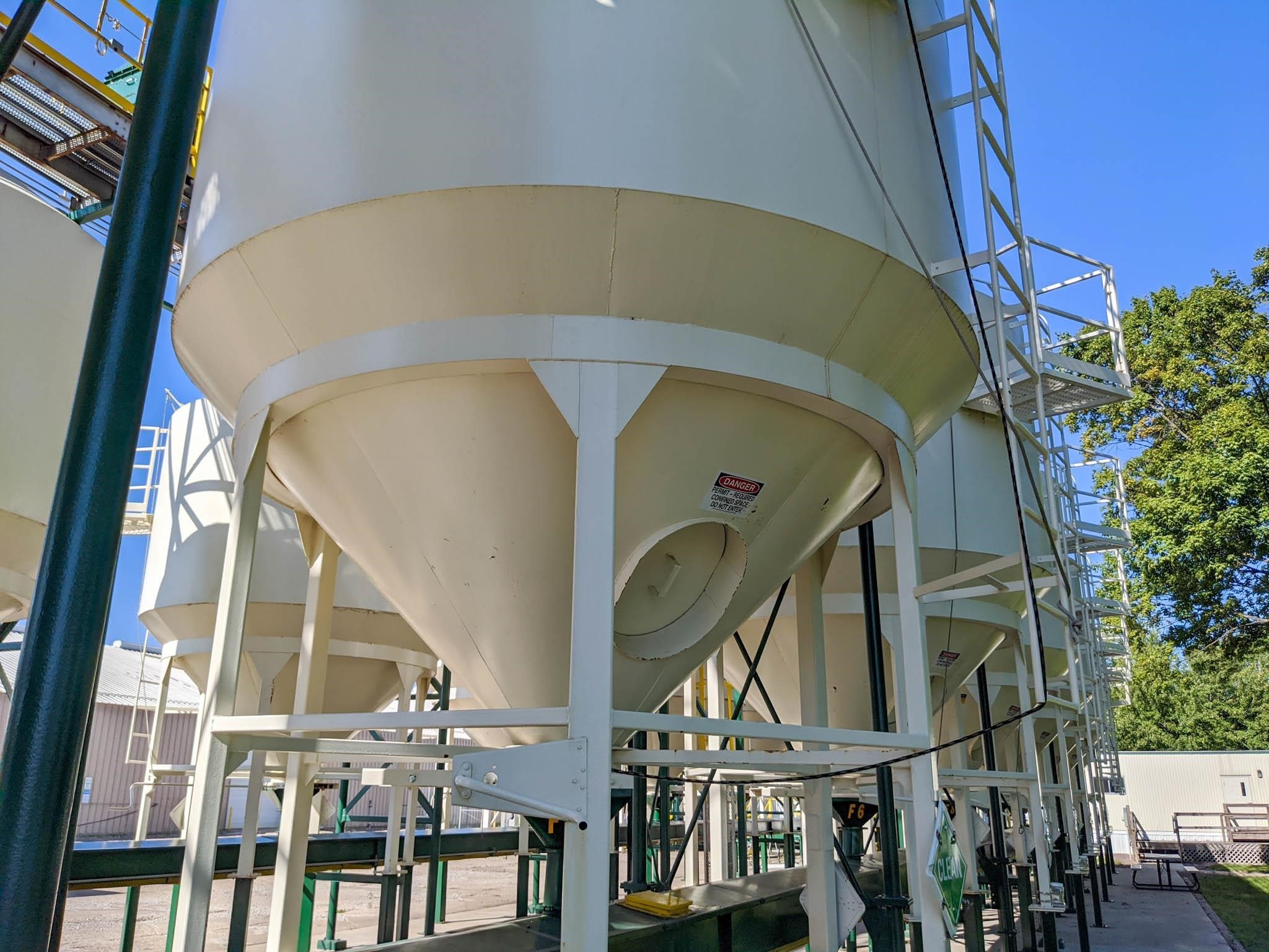 2023 Meridian 141755 Grain Bin 16,971 Machinery Pete