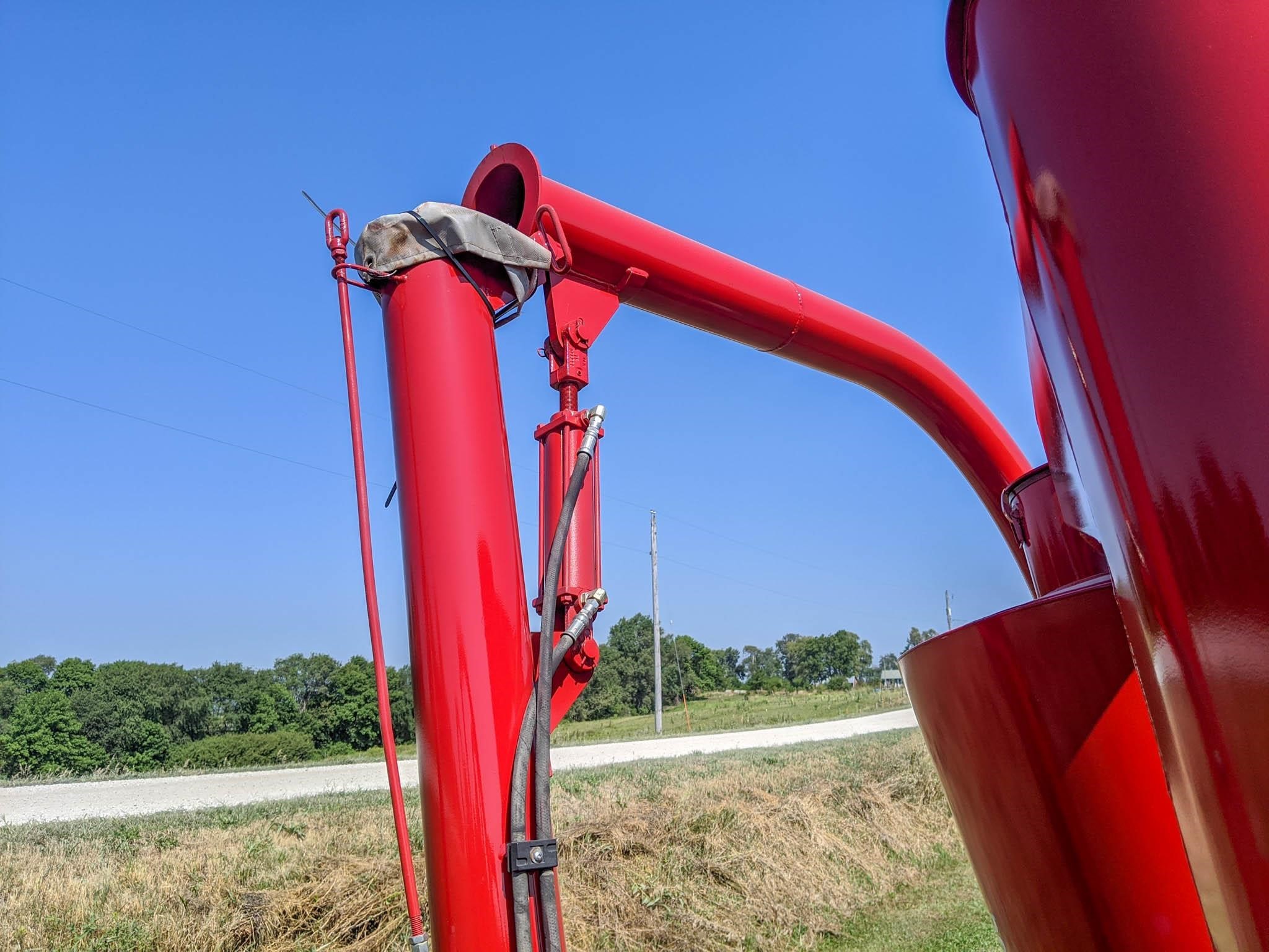 2015 Farm King 6640 Grain Vac 18,499 Machinery Pete