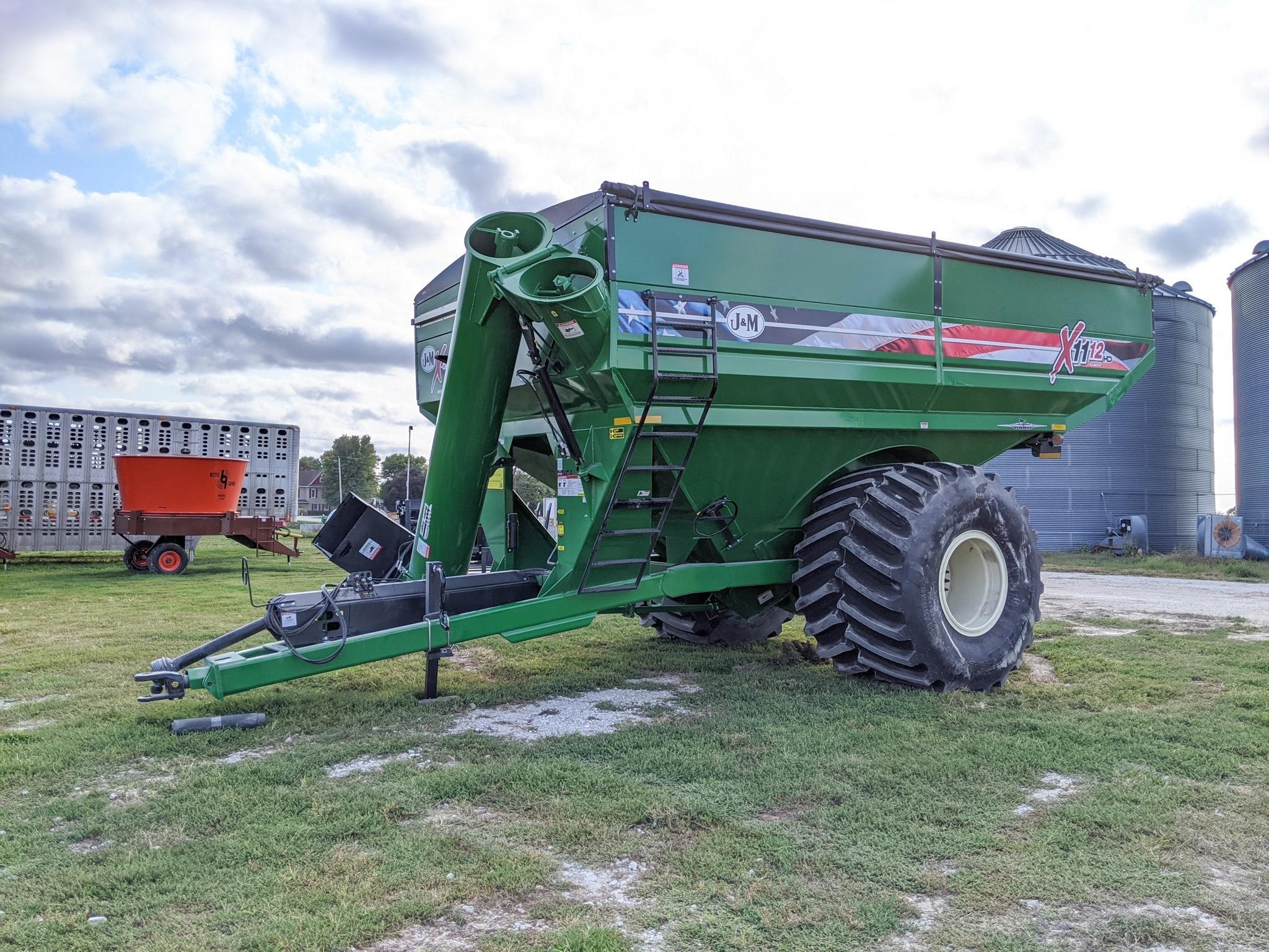 2021 J&M 1112 Grain Cart Henderson, Iowa 59,532 Machinery Pete