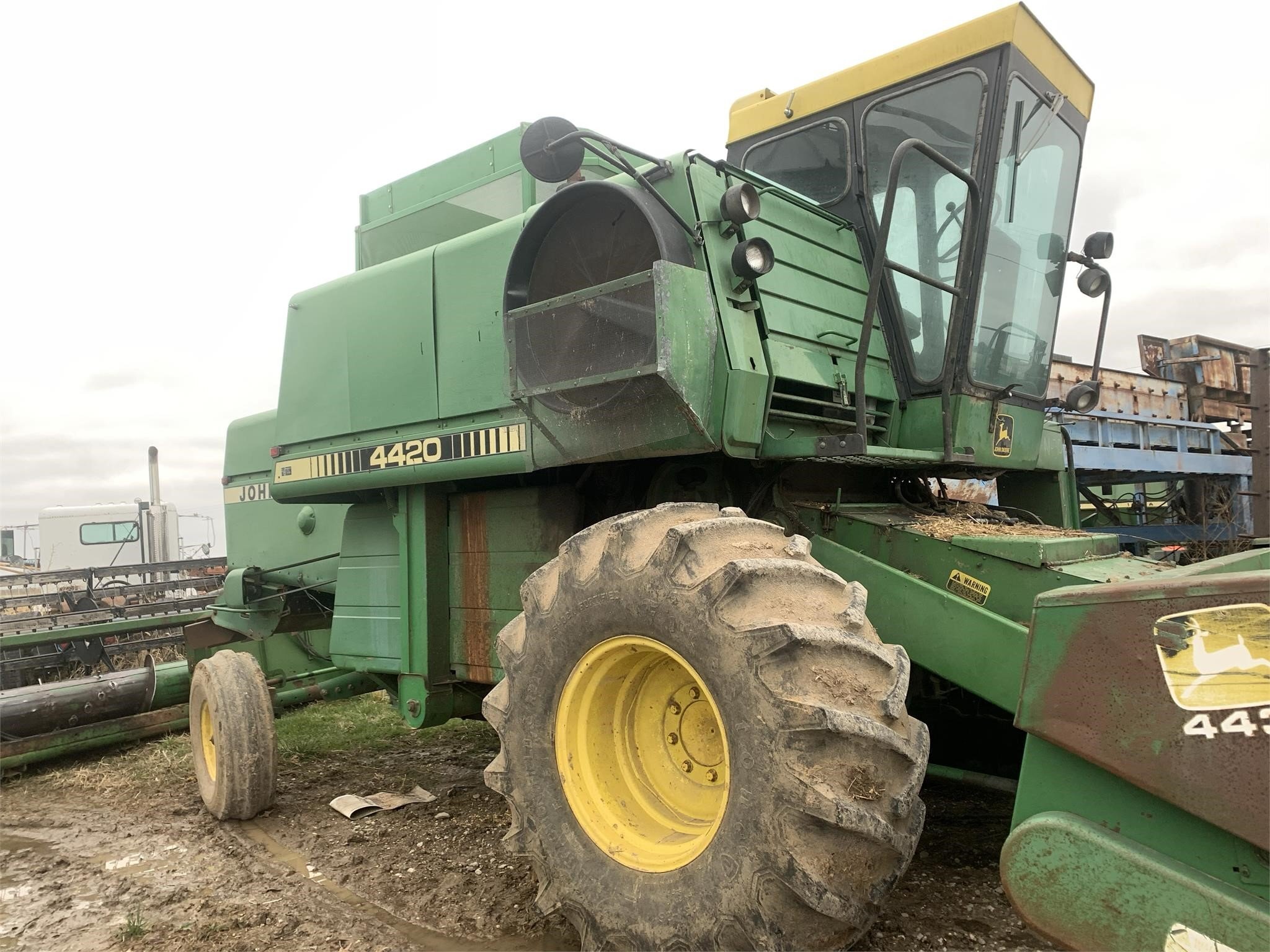 John Deere 4420 Combine 7,500 Machinery Pete