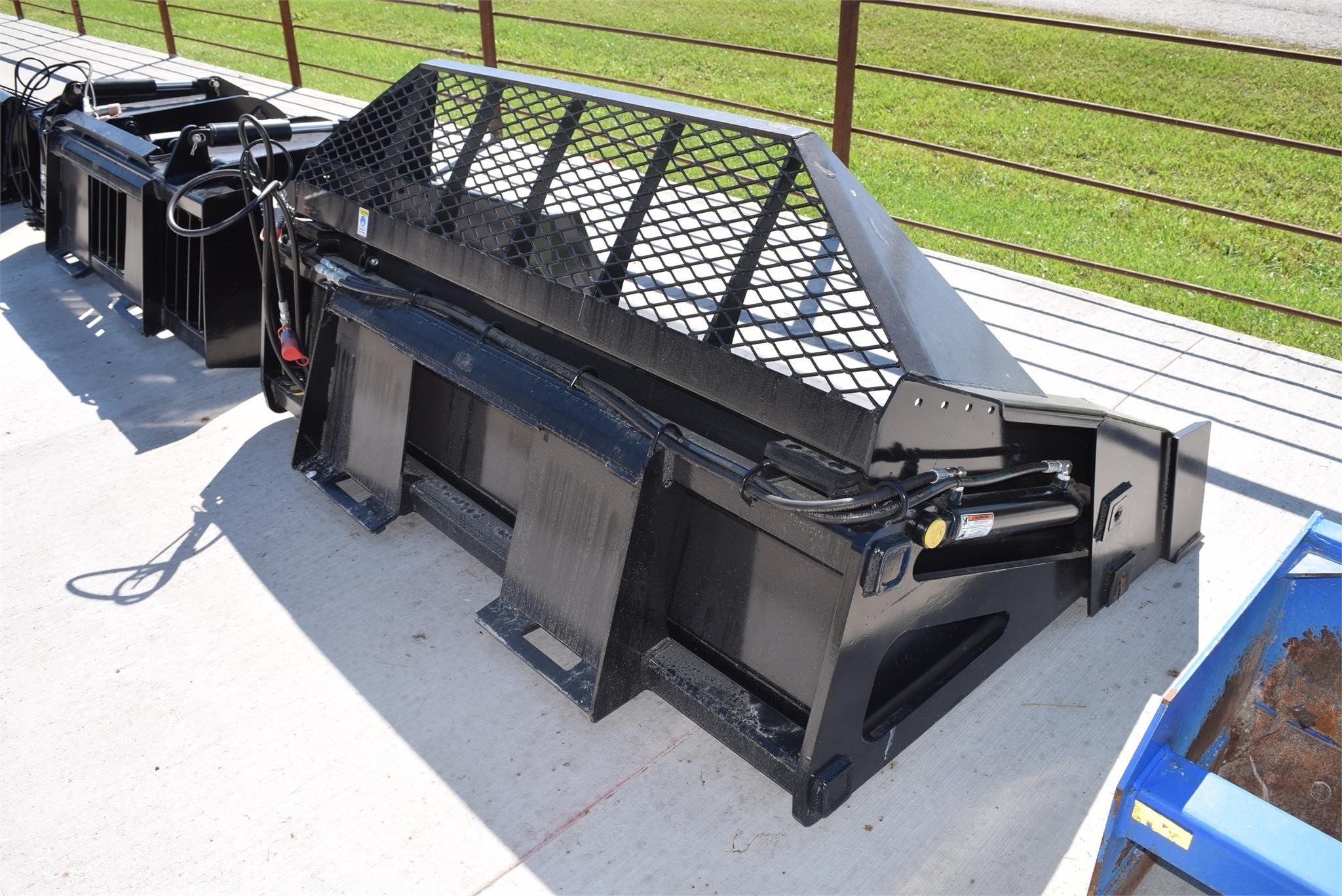 2023 FORMOST DESIGN HEAVY DUTY HYDRAULIC HIGHDUMP BUCKET Loader and