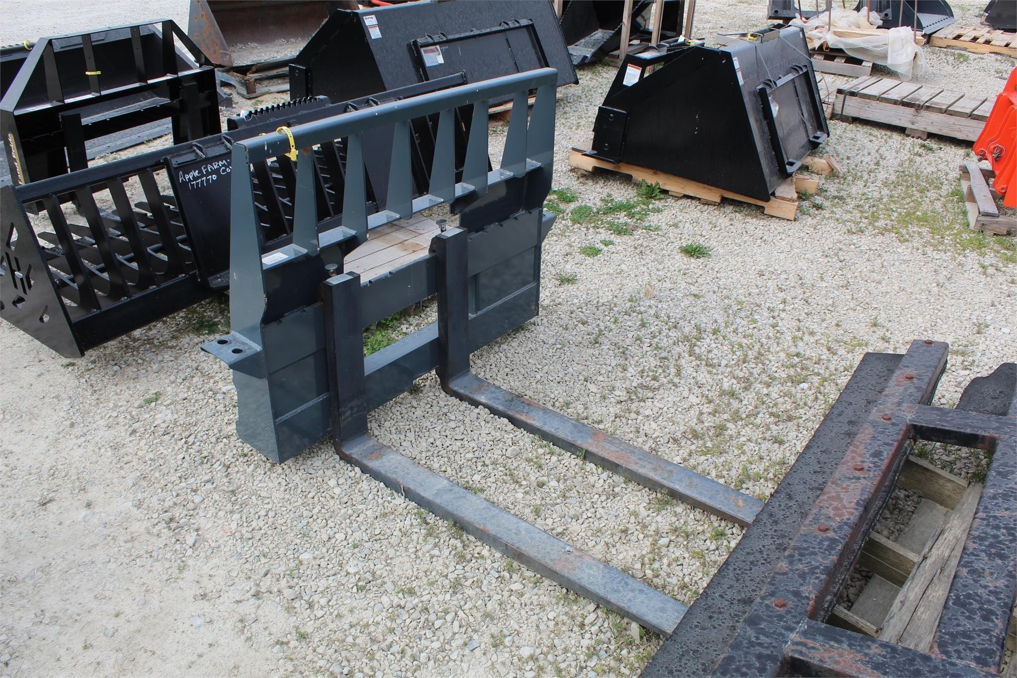 Gehl 48" FORK Loader and Skid Steer Attachment 1,224 Machinery Pete
