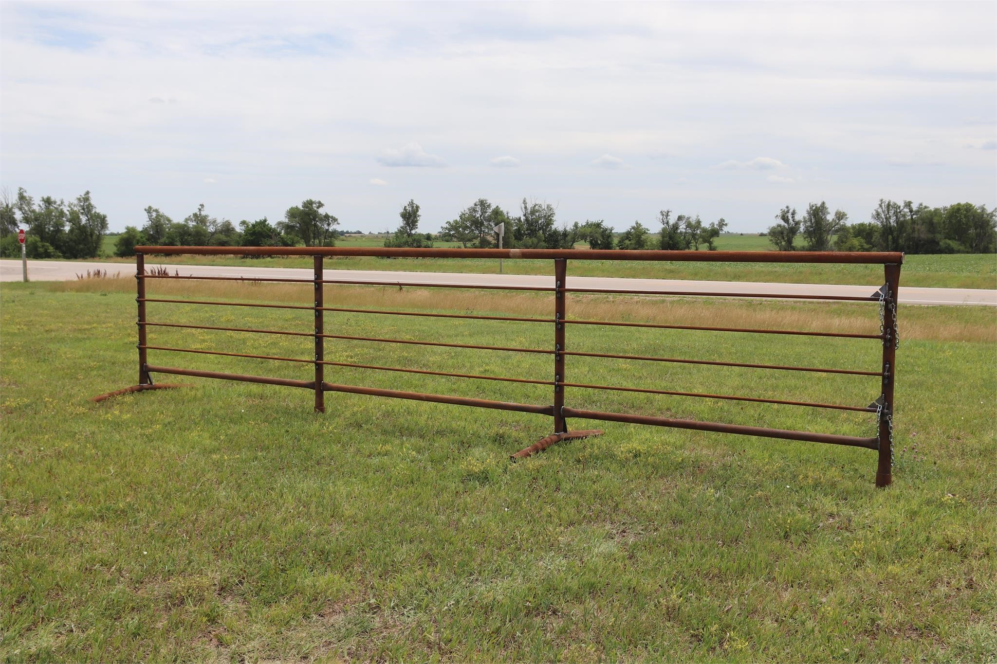 LINN POST & PIPE INC 5X24DBL Cattle Equipment 425 Machinery Pete