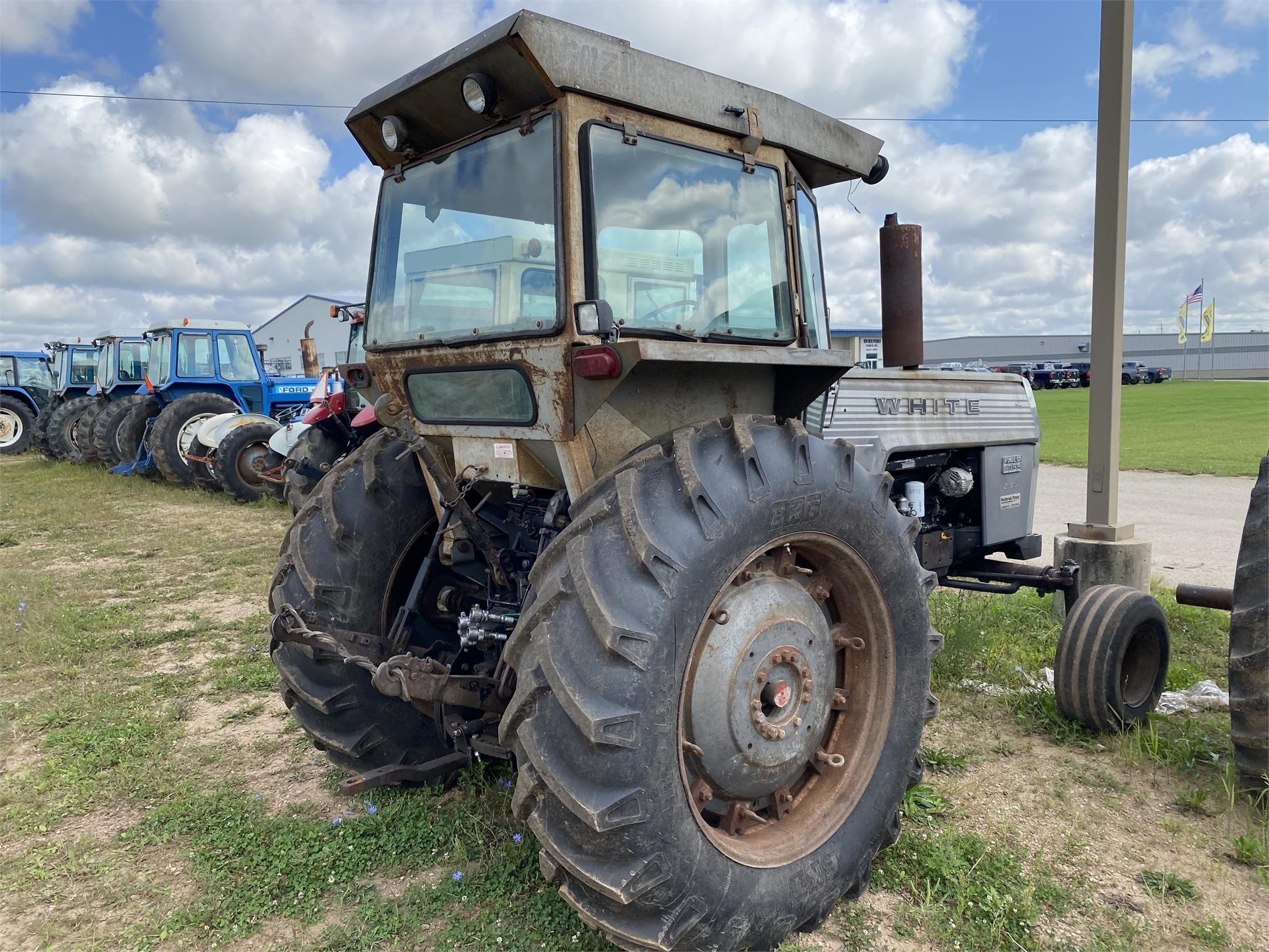1978 White 285 Tractor 7,500 Machinery Pete