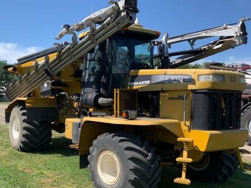 Moore Auctions LLC Edinburg Edinburg, ND Machinery Pete