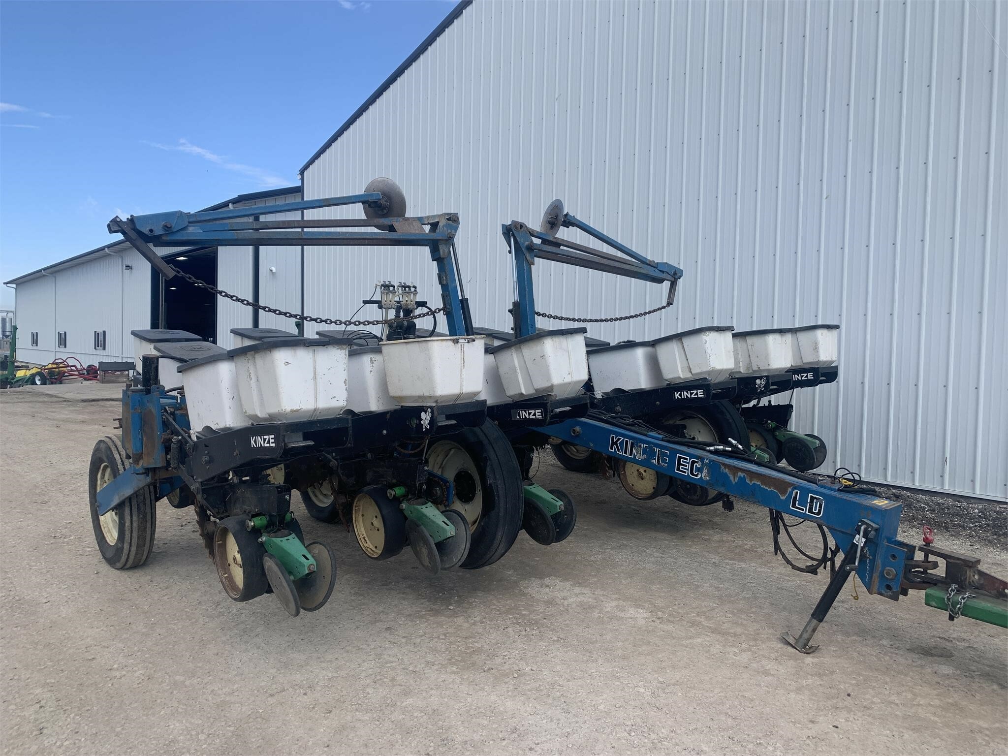 Kinze 2200 Planter 5,900 Machinery Pete