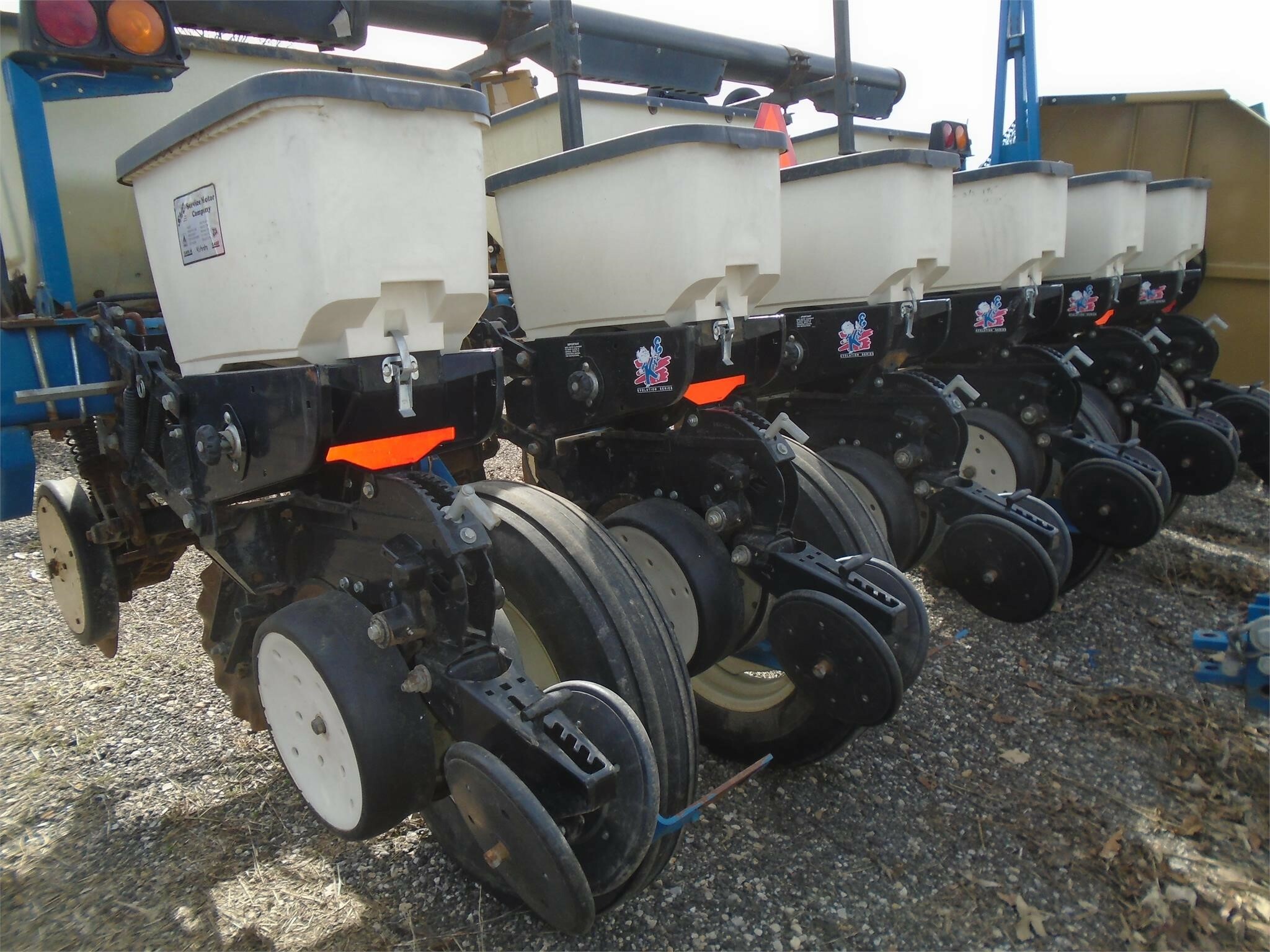 2001 Kinze 3000 Planter 27,500 Machinery Pete