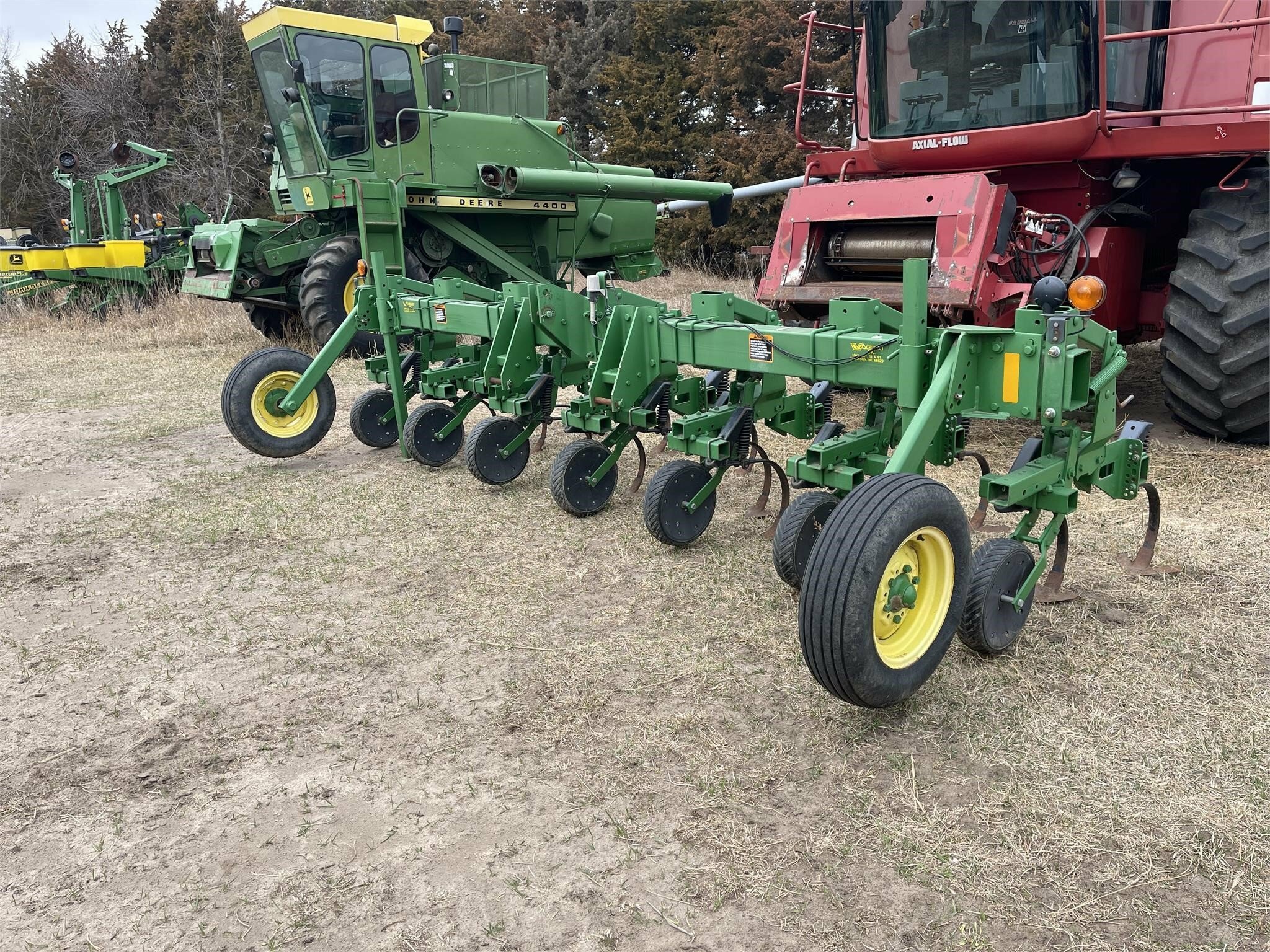 John Deere 856 Cultivator 7,500 Machinery Pete
