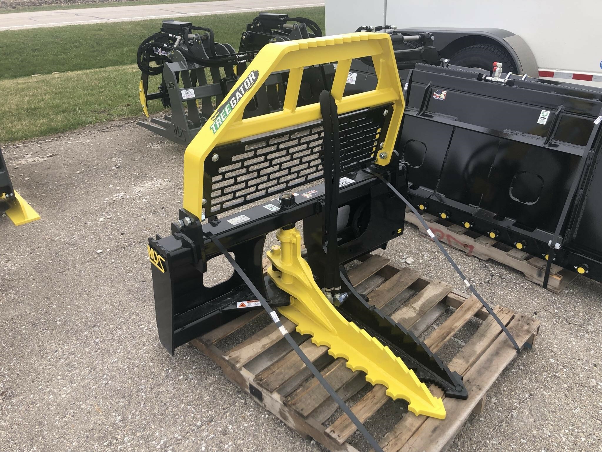 2022 MDS Tree Gator Loader and Skid Steer Attachment Call Machinery Pete