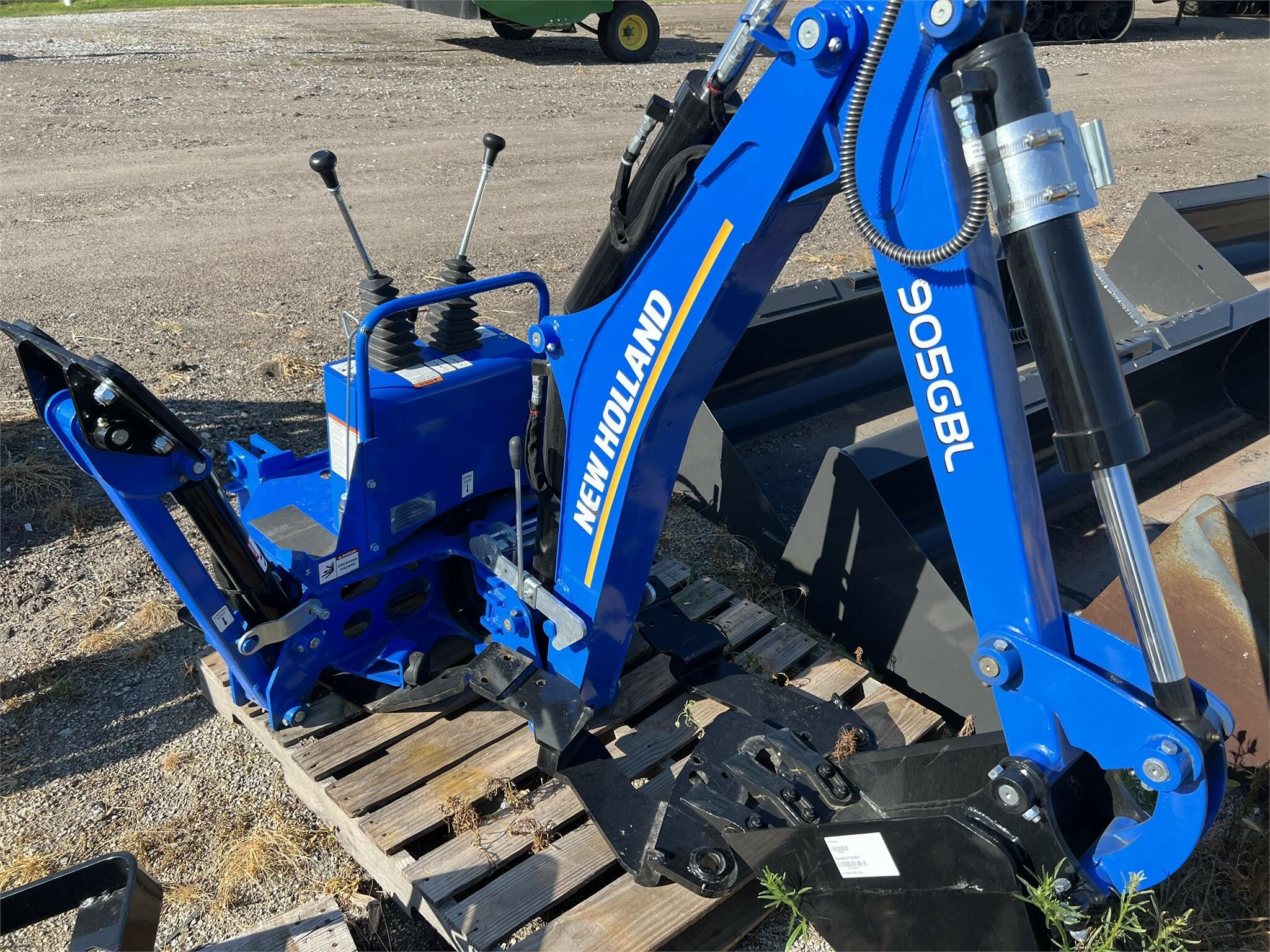 2022 New Holland 905GBL Backhoe 5,400 Machinery Pete