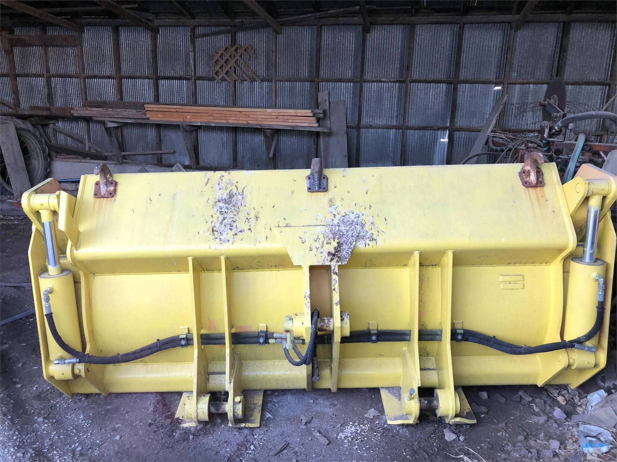 Deere 4 1 BUCKET Loader and Skid Steer Attachment 13,900 Machinery Pete