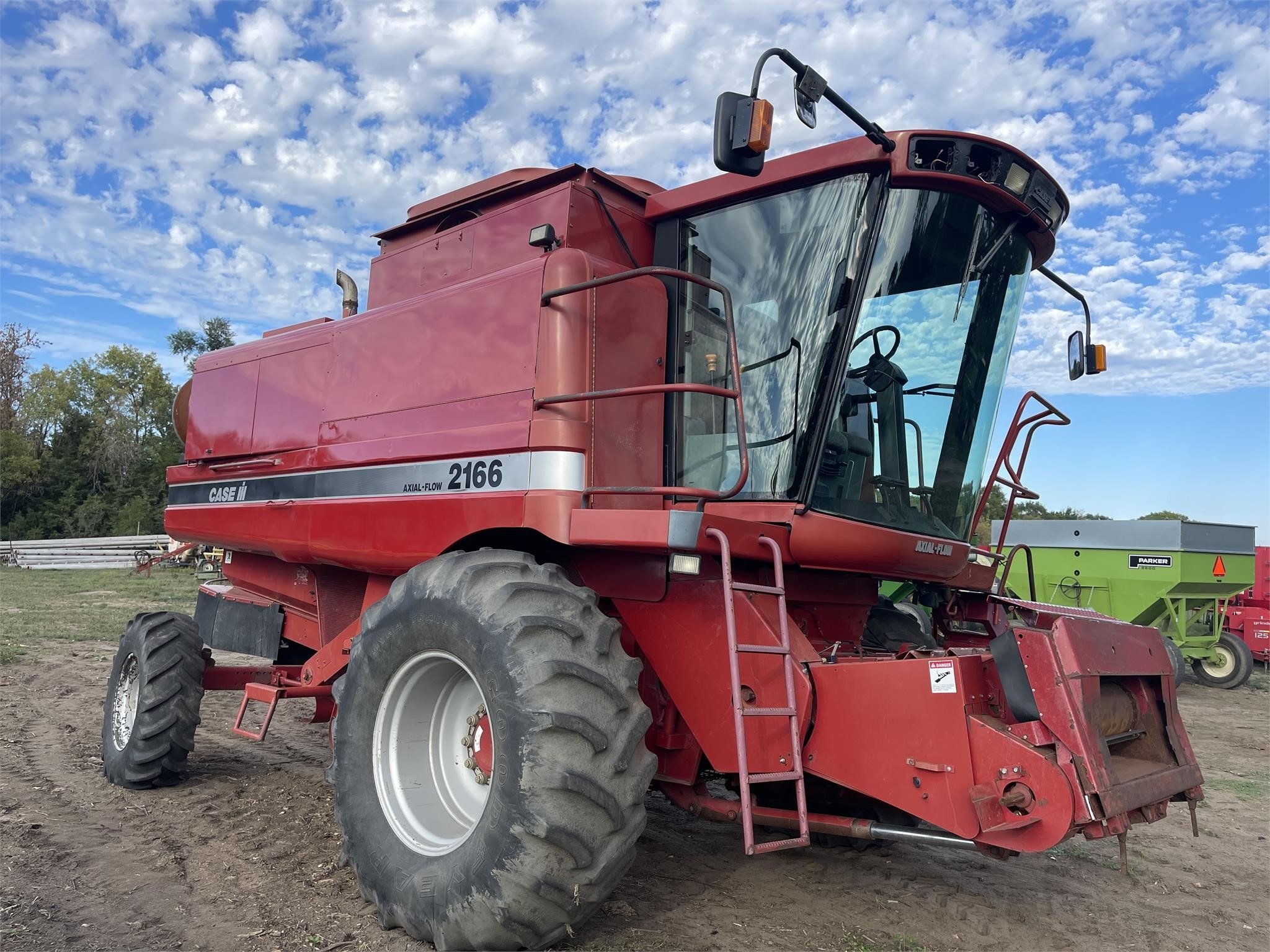 Case IH 2166 Combine 21,000 Machinery Pete