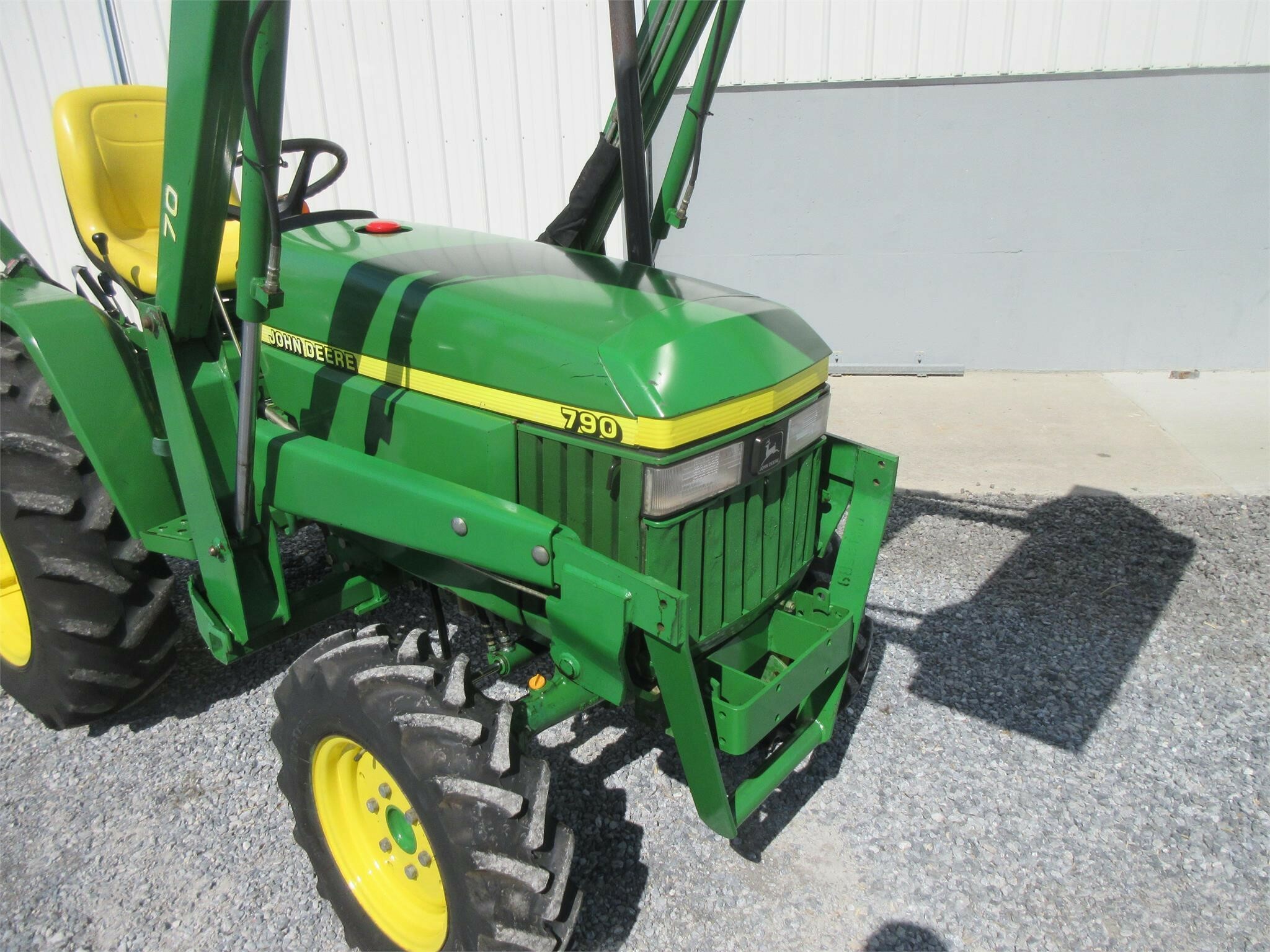 2001 John Deere 790 Tractor 13,900 Machinery Pete